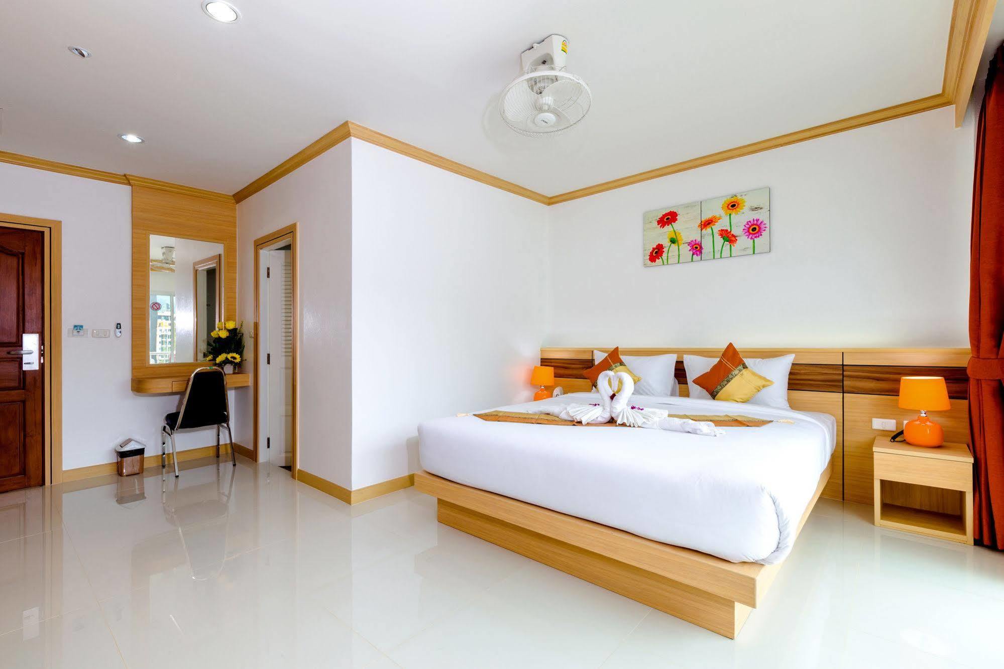 Phusita Hotel - Sha Certified パトン エクステリア 写真