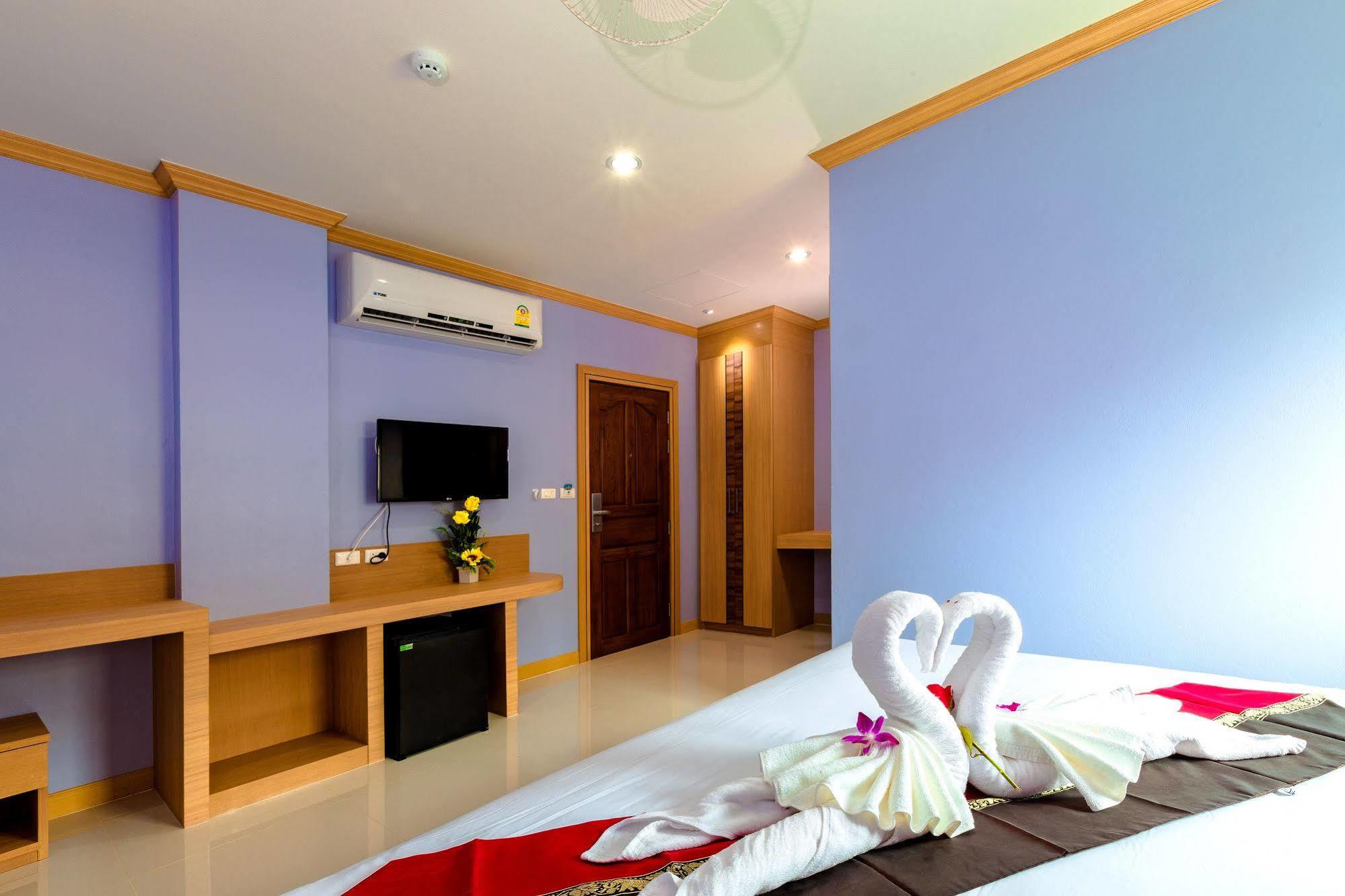 Phusita Hotel - Sha Certified パトン エクステリア 写真